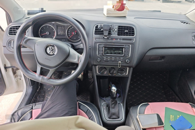 Volkswagen Polo 2015 car image #11