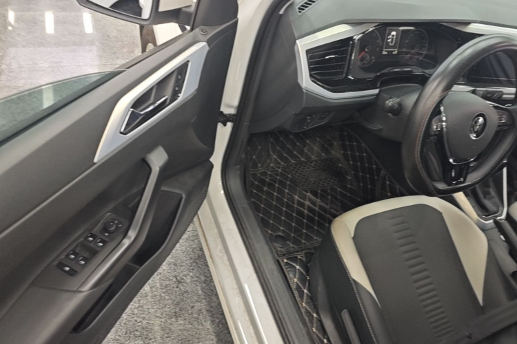 Volkswagen Polo 2022 immagine di auto #16