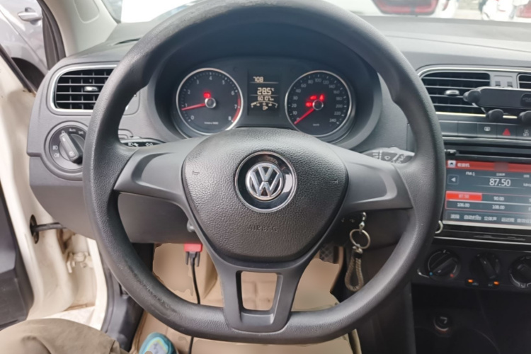 Volkswagen Polo 2015 #11 Volkswagen Polo 2015 car image #11