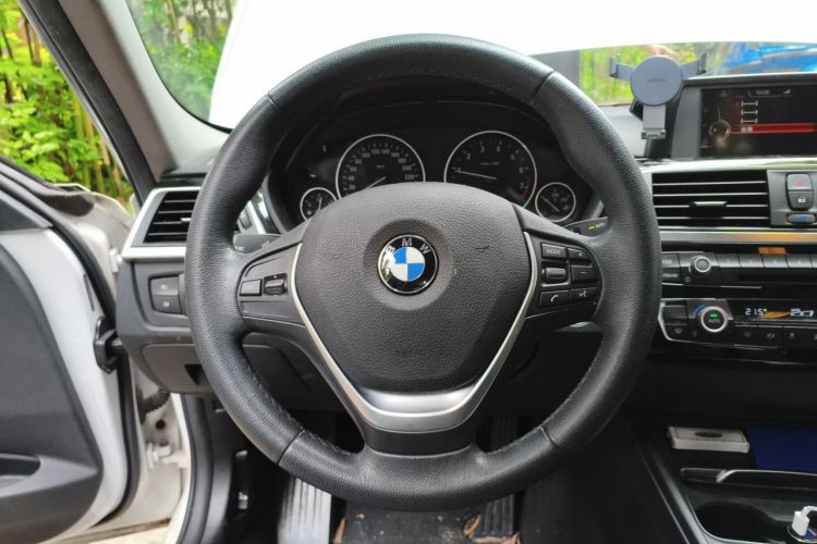 BMW 3 Series 2017 car image #11