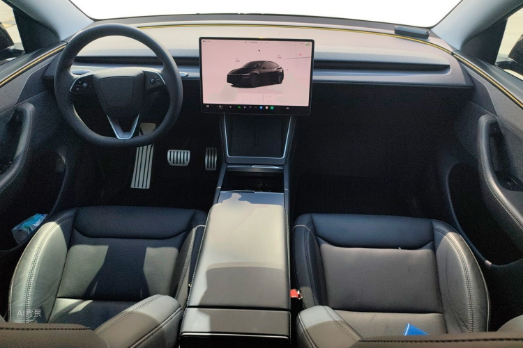 Tesla Model Y 2025 #11 Tesla Model Y 2025 car image #11