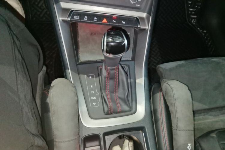 Audi Q3 2022 car image #14