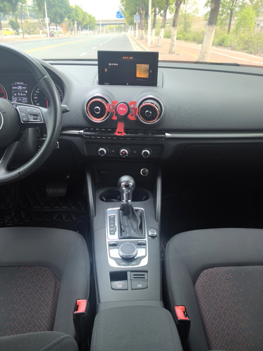 Audi A3 2019 car image #14