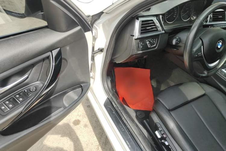 BMW 3 Series 2019 car image #16