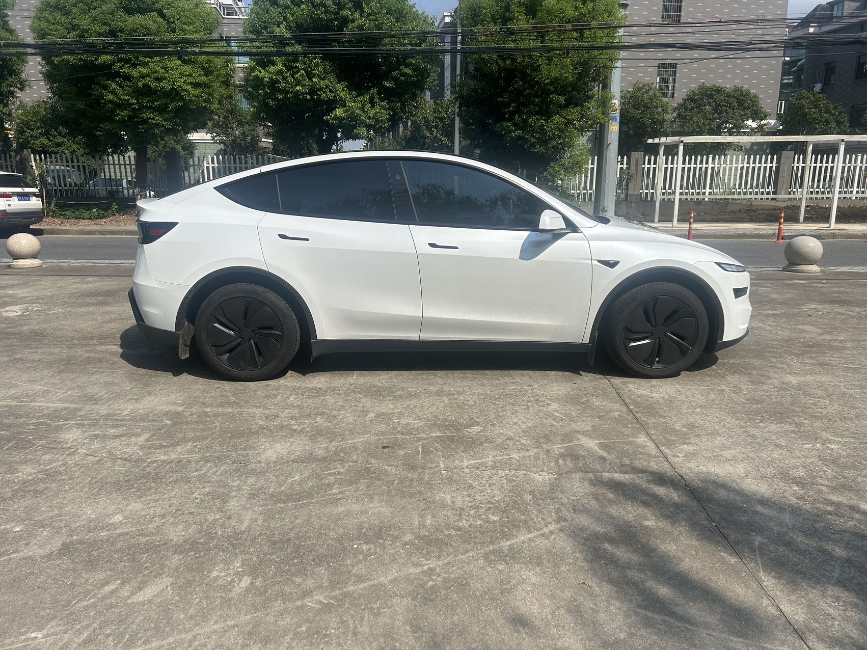 Tesla Model Y 2026 #2 Tesla Model Y 2026 car image #2