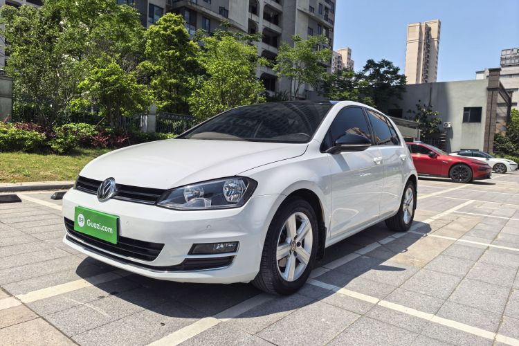 Volkswagen Golf 2017 car image #6