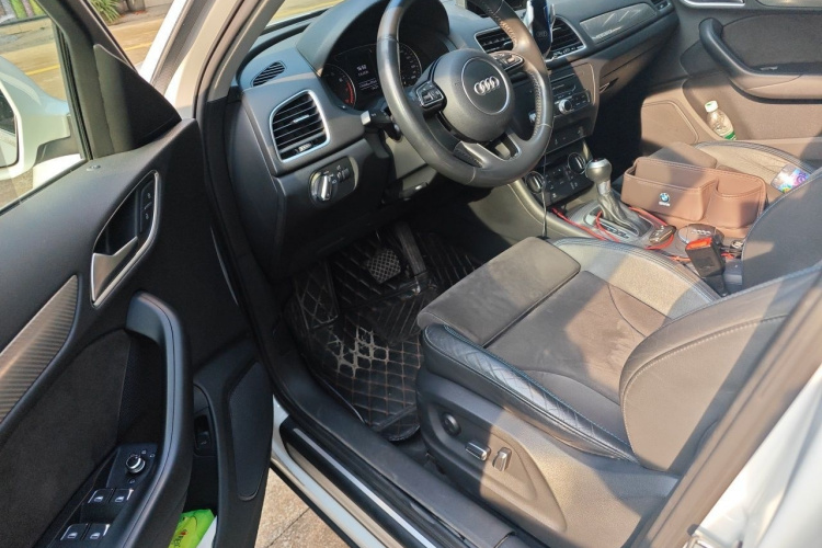 Audi Q3 2019 car image #13