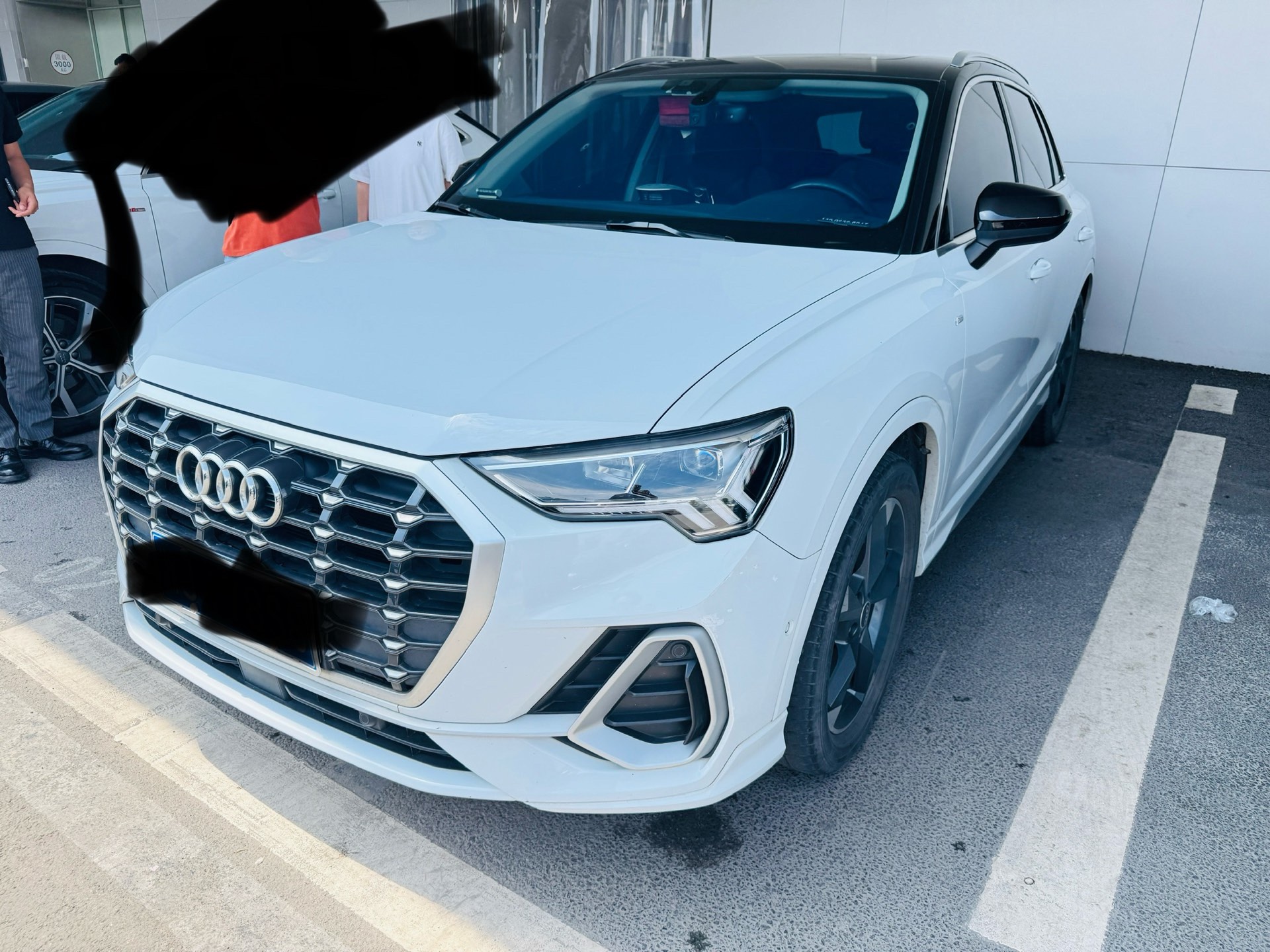 Audi Q3 2023 car image 