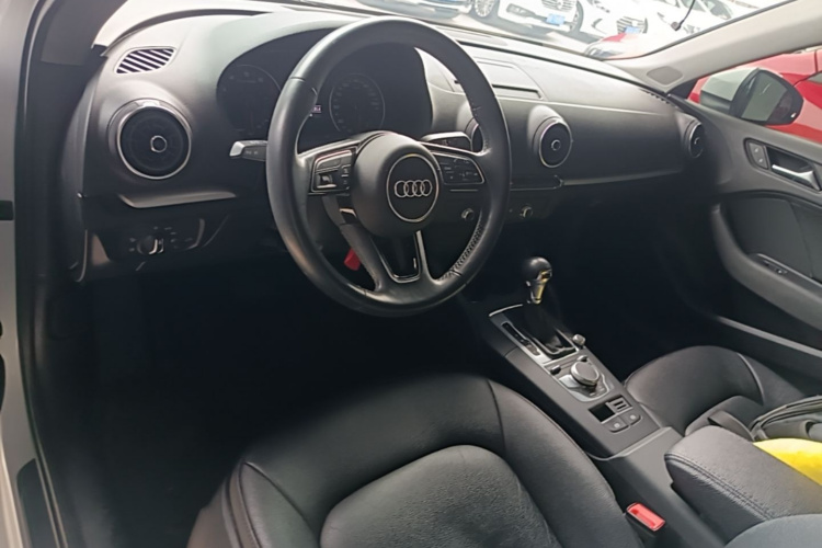 Audi A3 2019 immagine di auto #10