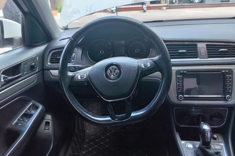 Volkswagen Lavida 2018 car image #11