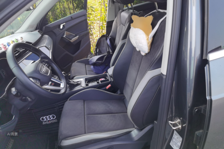 Audi Q3 2022 car image #17