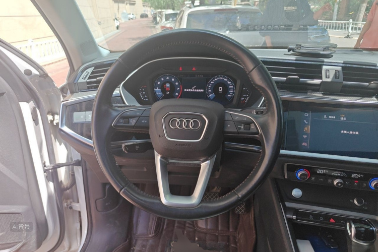 Audi Q3 2020 car image #12