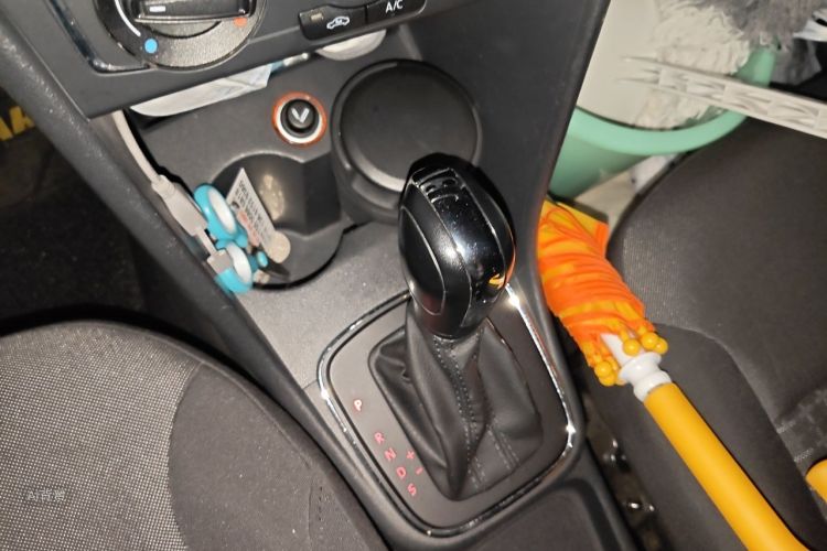 Volkswagen Polo 2015 #16 Volkswagen Polo 2015 car image #16