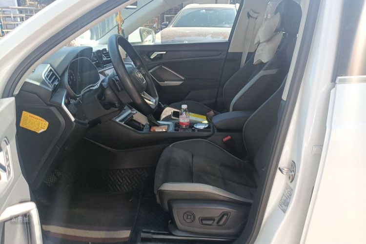 Audi Q3 2020 car image #17