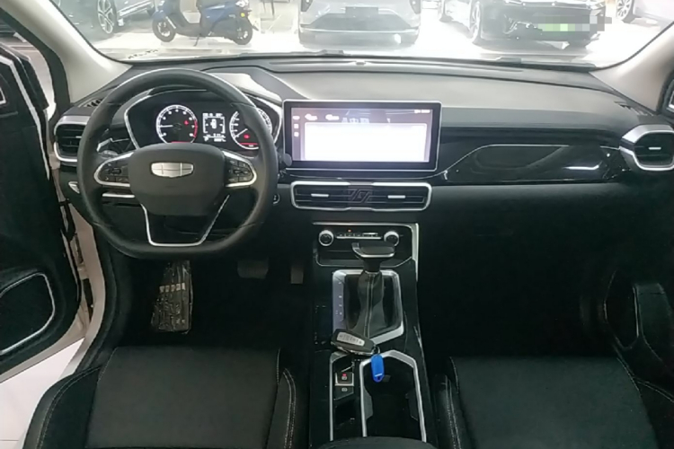 GEELY Coolray 2025 #10 GEELY Coolray 2025 car image #10