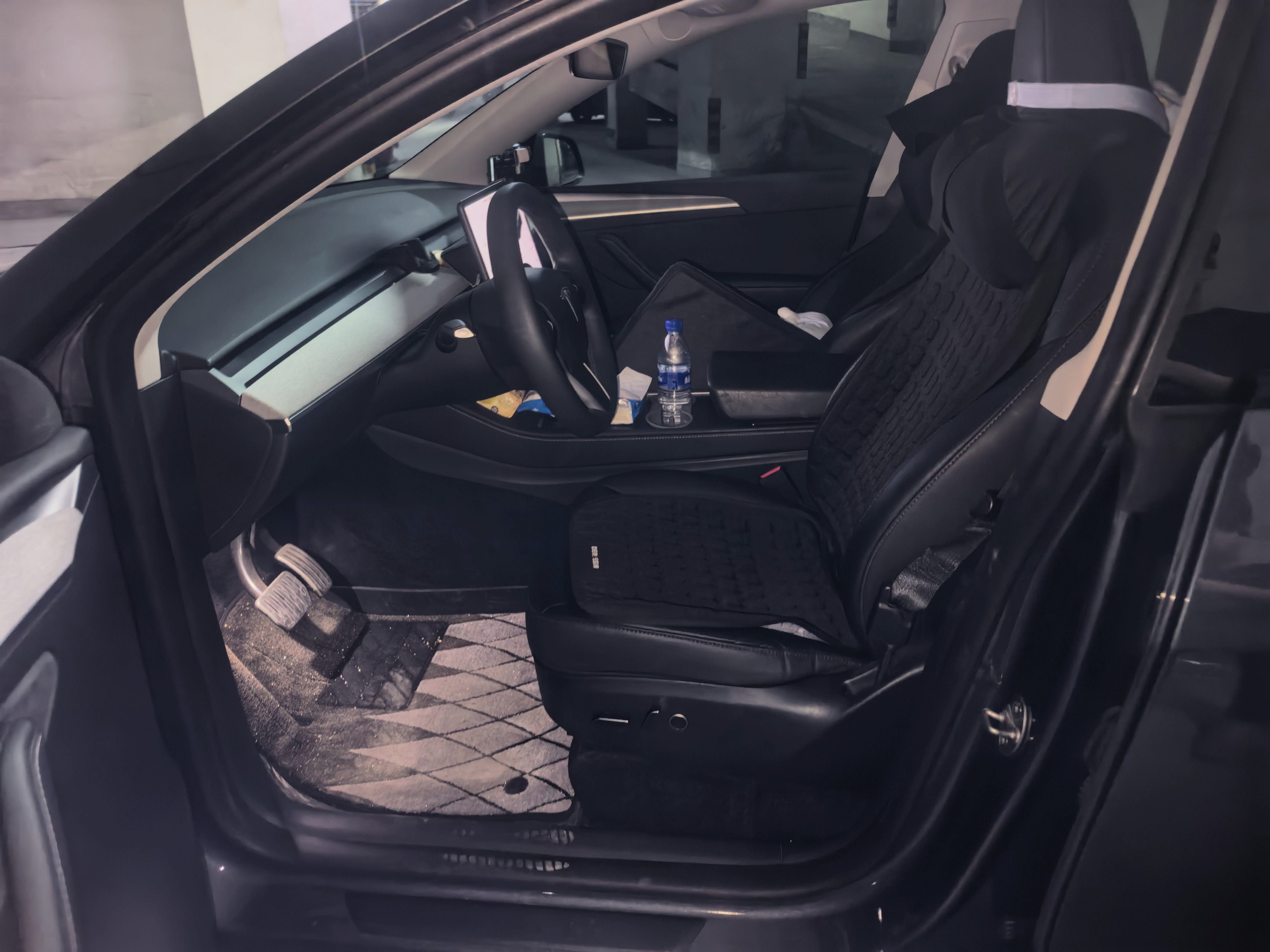 Tesla Model Y 2023 #5 Tesla Model Y 2023 car image #5