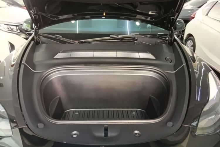 Tesla Model Y 2023 #20 Tesla Model Y 2023 car image #20
