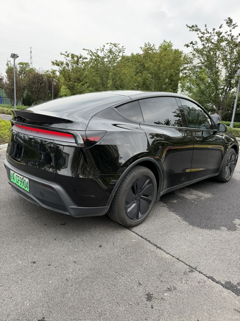 Tesla Model Y 2026 car image #5