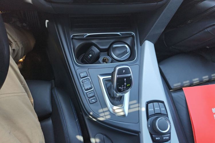 BMW 3 Series 2018 #18 BMW 3 Series 2018 car image #18