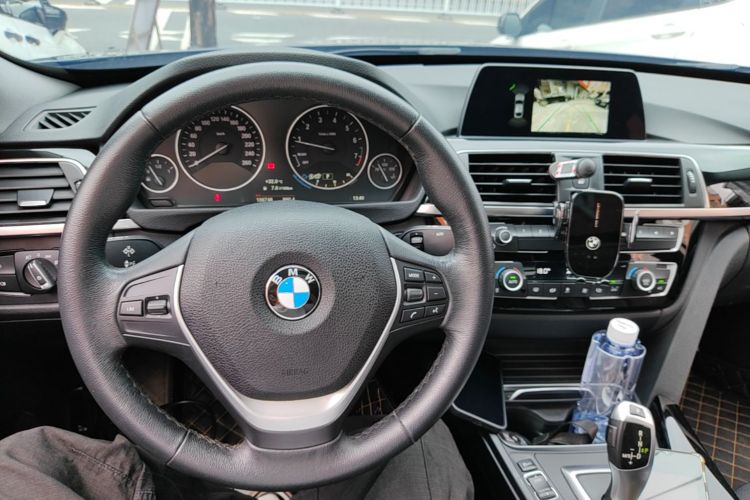 BMW 3 Series GT 2019 imagem de carro #10
