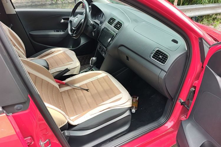 Volkswagen Polo 2016 car image #25