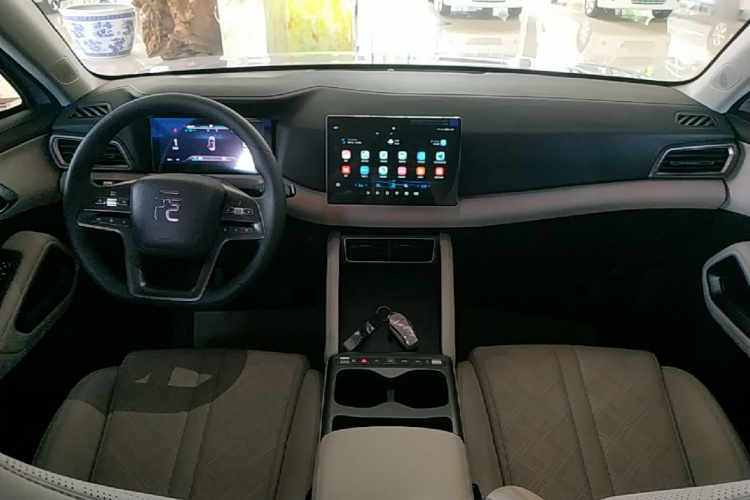BYD YuanUP 2025 #10 BYD YuanUP 2025 car image #10