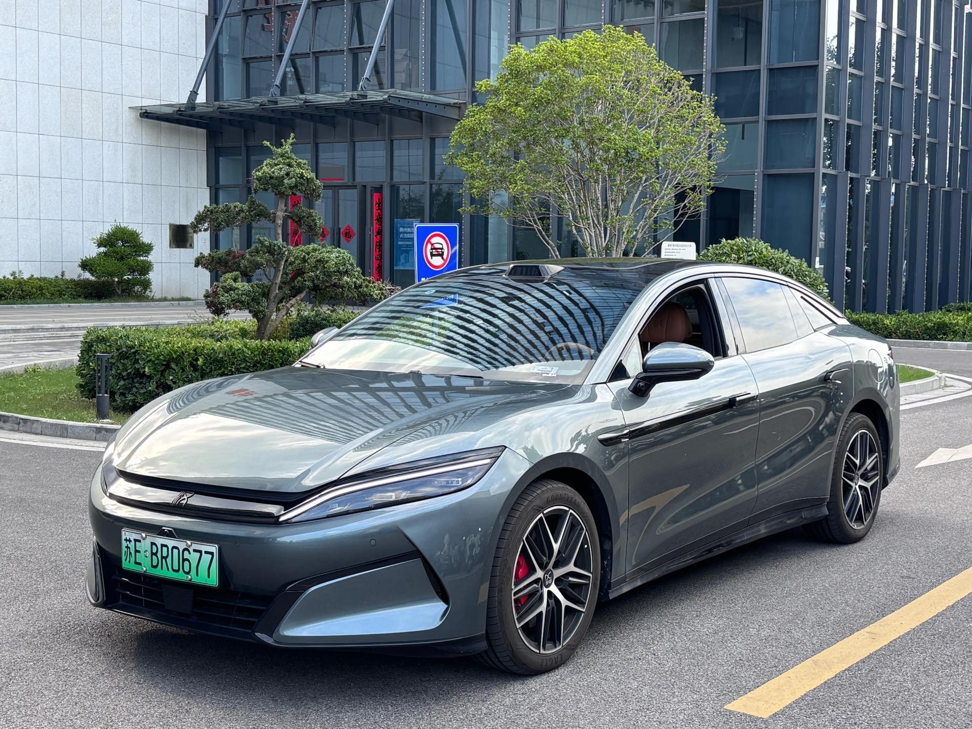 BYD HanL 2025 BYD HanL 2025 car image