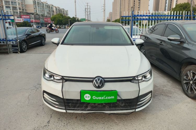 Volkswagen Golf 2023 car image #3