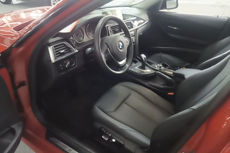 BMW 3 Series 2017 car image #12