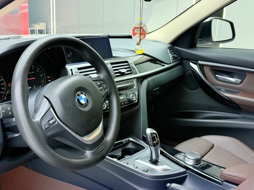 BMW 3 Series 2018 #6 BMW 3 Series 2018 car image #6