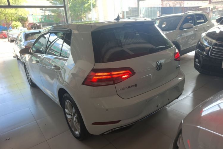 Volkswagen Golf 2019 car image #5