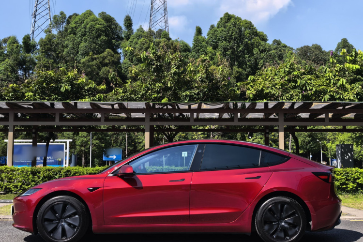Tesla Model 3 2024 car image #5