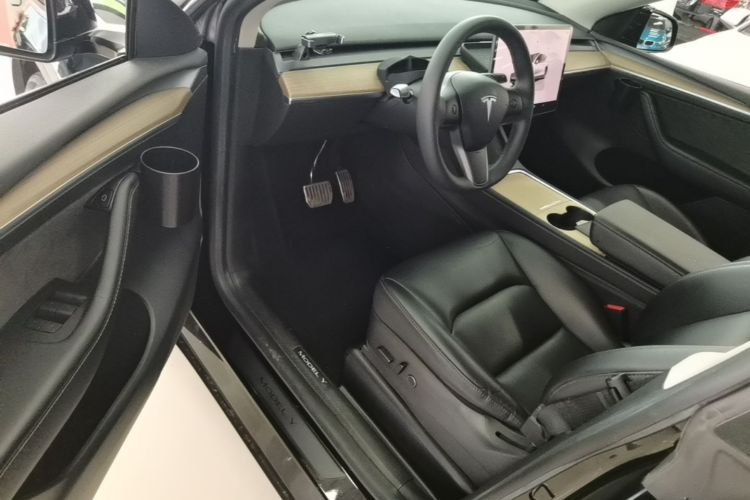 Tesla Model Y 2022 #16 Tesla Model Y 2022 car image #16