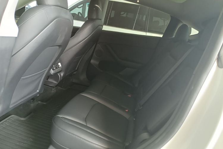Tesla Model Y 2023 car image #17