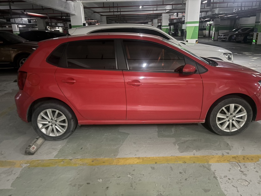 Volkswagen Polo 2015 car image #6