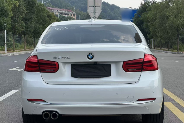 BMW 3 Series 2019 immagine di auto #8