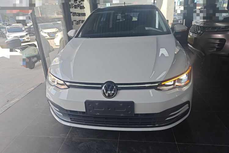 Volkswagen Golf 2022 car image #3