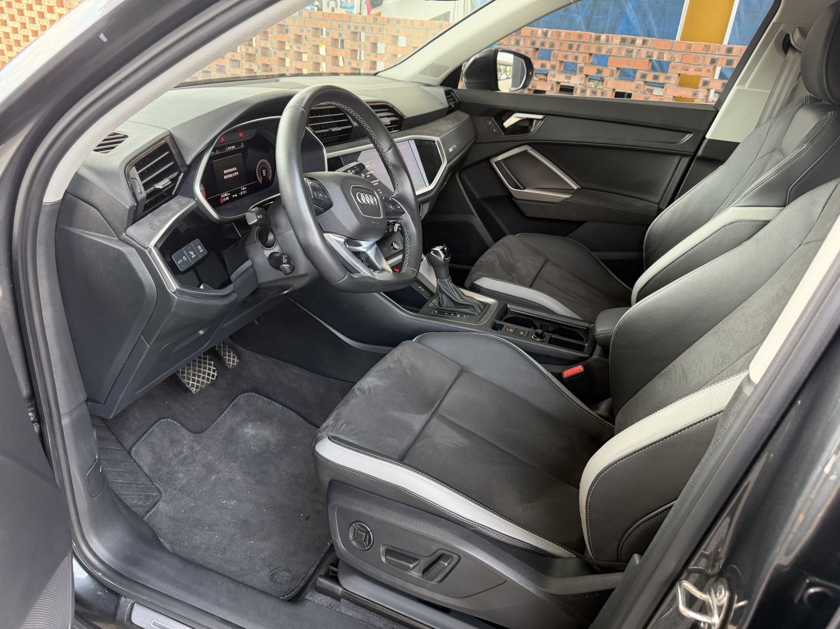 Audi Q3 2023 car image #7