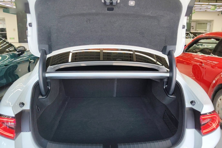 MI SU7 2025 immagine di auto #21