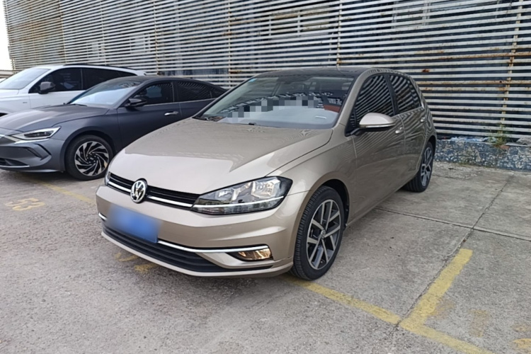 Volkswagen Golf 2018 car image #2