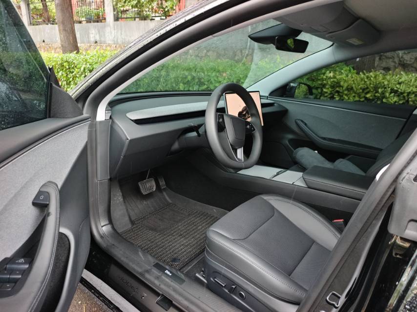 Tesla Model 3 2026 immagine di auto #4