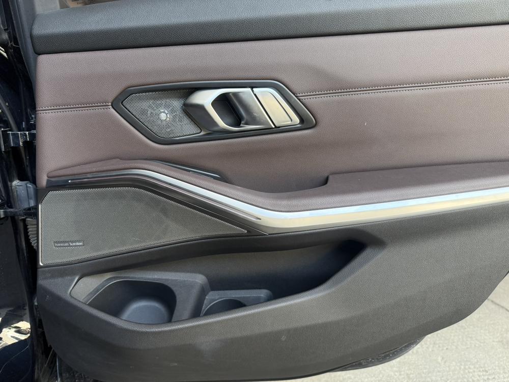 BMW 3 Series 2019 car image #21
