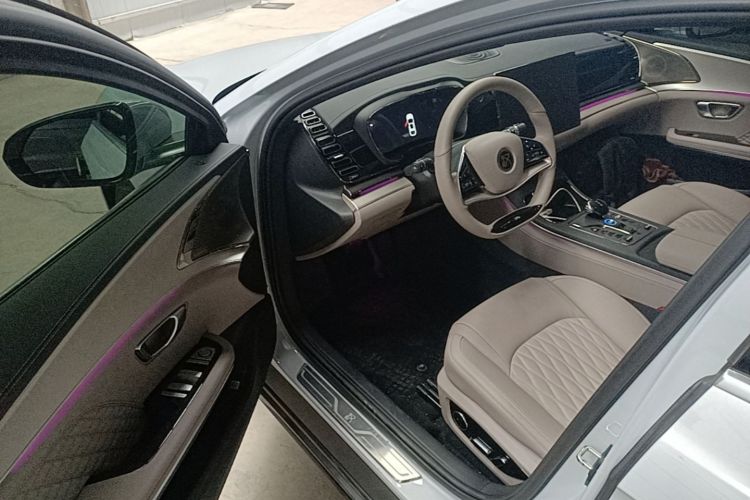 BYD Han 2024 car image #16