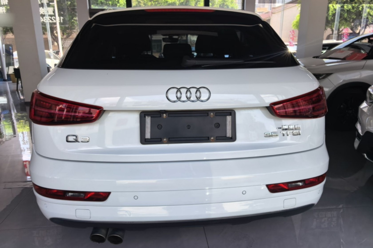 Audi Q3 2017 car image #6