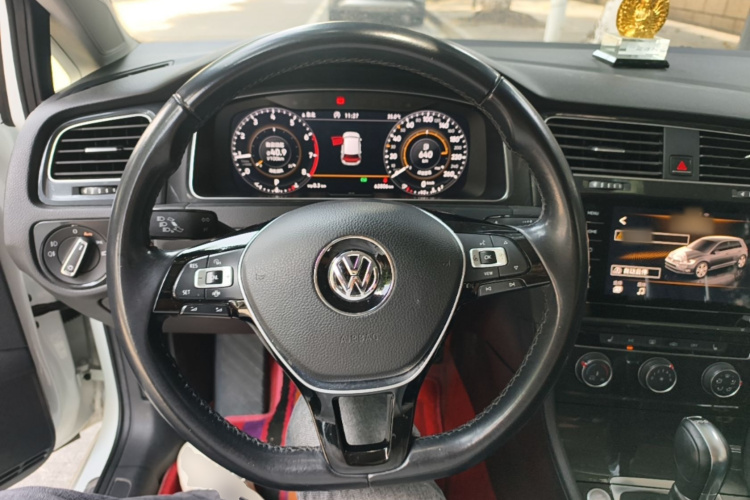 Volkswagen Golf 2020 car image #15
