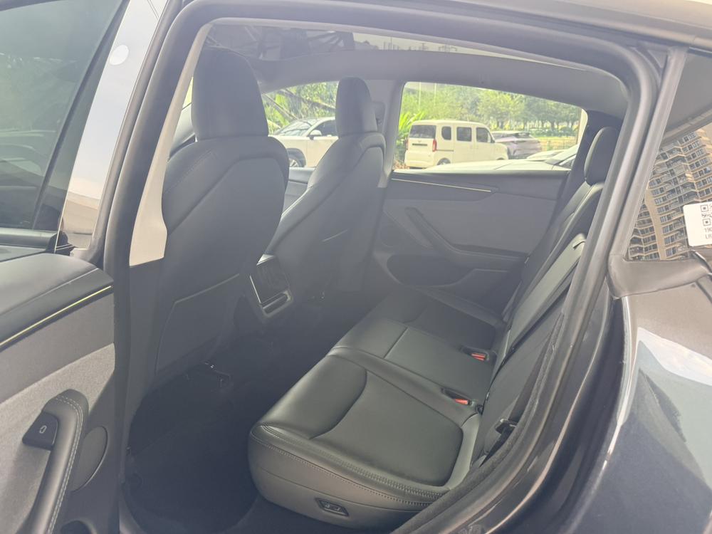 Tesla Model Y 2025 car image #9