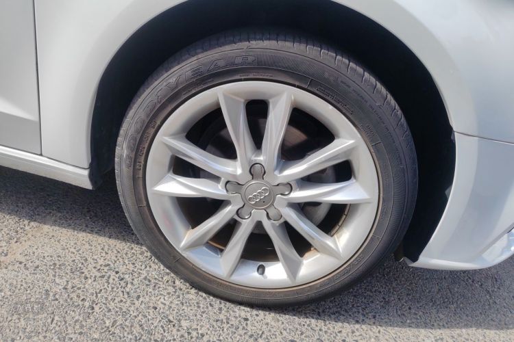 Audi A3 2018 car image #9