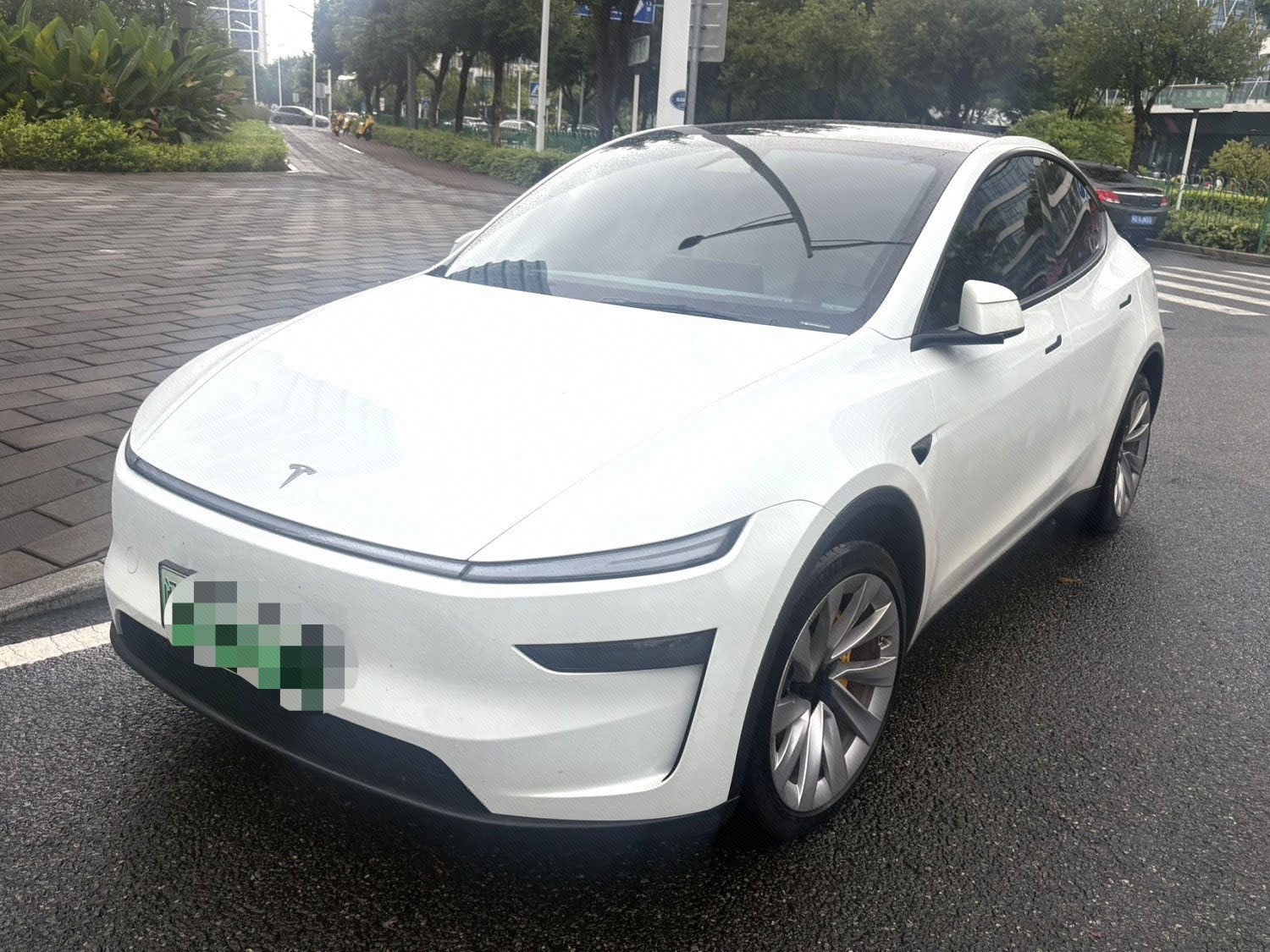 Tesla Model Y 2025 Tesla Model Y 2025 car image