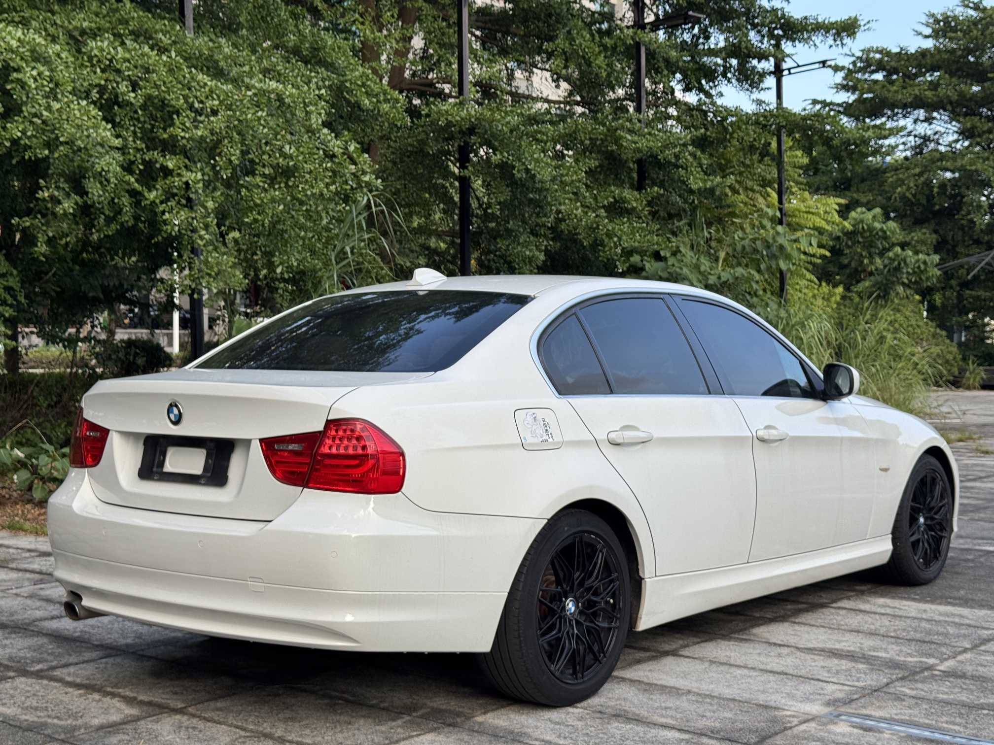 BMW 3 Series 2011 #8 BMW 3 Series 2011 car image #8