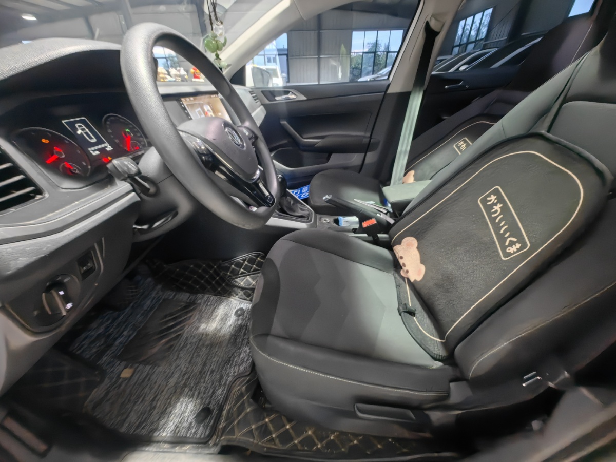 Volkswagen Polo 2021 car image #4